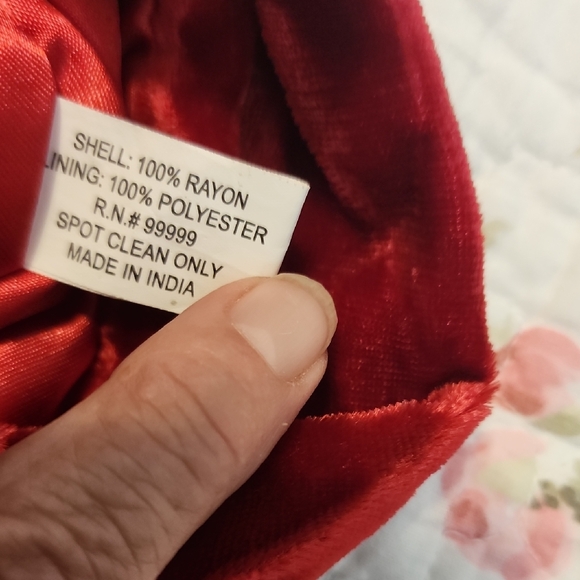 Luxurious Pair Of Velvet Holiday Stockings - Red and Gold. - Picture 10 of 10